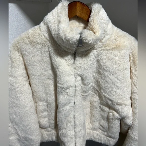 BB Dakota by Steve Madden Faux Fur Bomber. NWT. L. - Picture 3 of 10